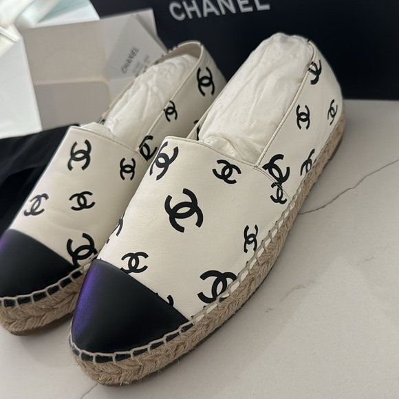 AUTHENTIC CHANEL ESPADRILLES from 22S FULL SET BLACK & WHITE CC Logos - Picture 3 of 10